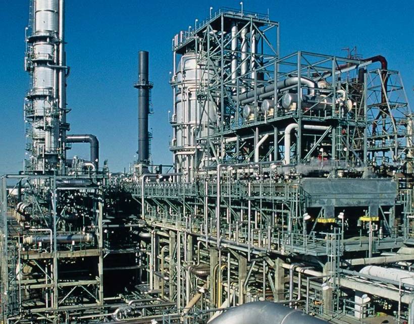 Pp plant. Нефтеперерабатывающий завод. Предприятия по переработке нефти. Переработка нефти. НПЗ фото.